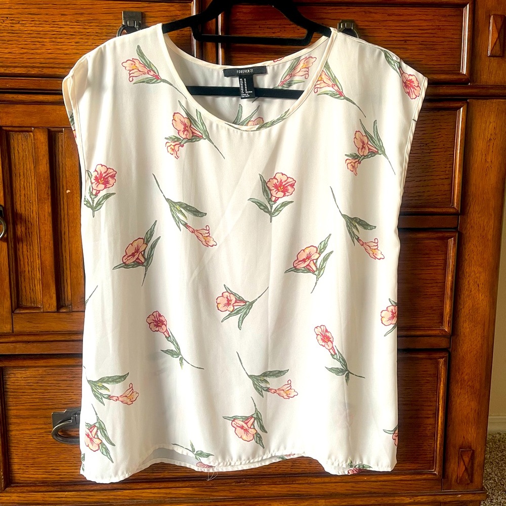 Forever 21 Flower Blouse in Size Medium